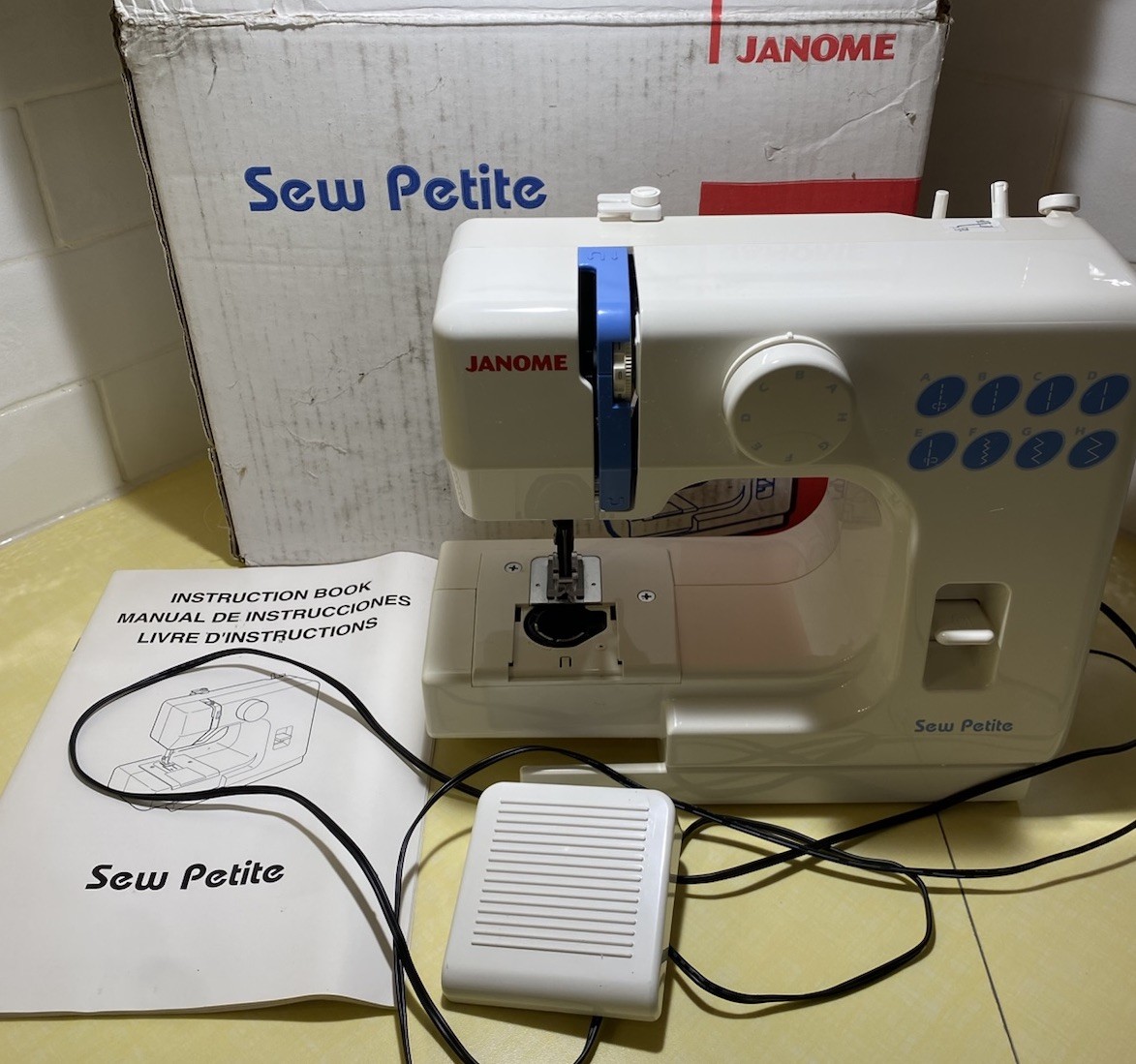 Janome Sew Mini PETITE Sewing Machine 525 With Manual Boxed -Missing Bobbin