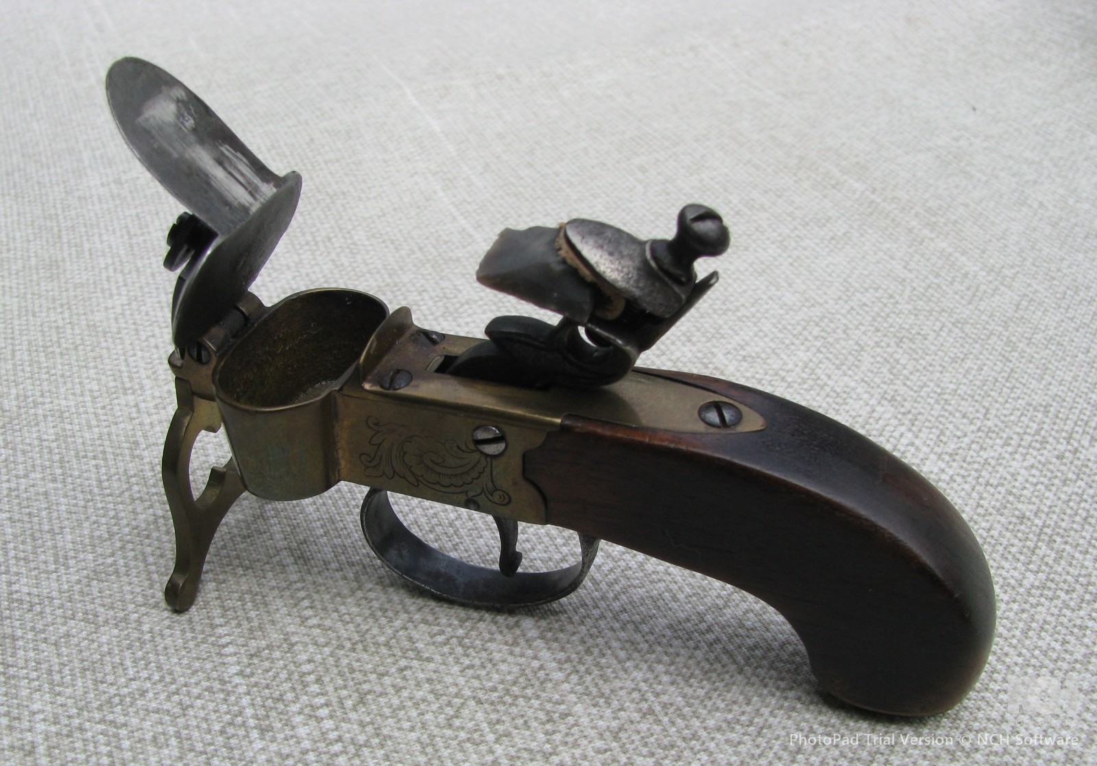 FINE FANCY SMALL SIZE FLINTLOCK FIRE STARTING ENGRAVED TINDER BOX 1950's