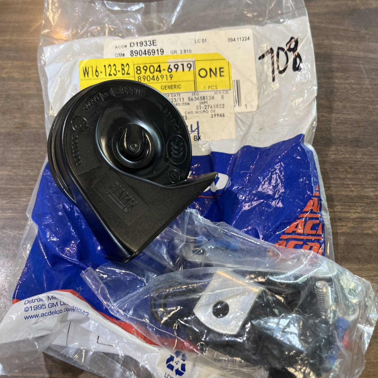GM 89046919 New OEM GM ACDelco Replacement Horn ACDELCO D1933E Sealed Kit