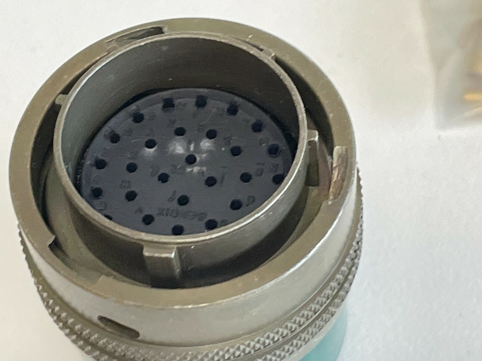 Shelf3: Amphenol PT06CP-18-32P Connector w/ Pins