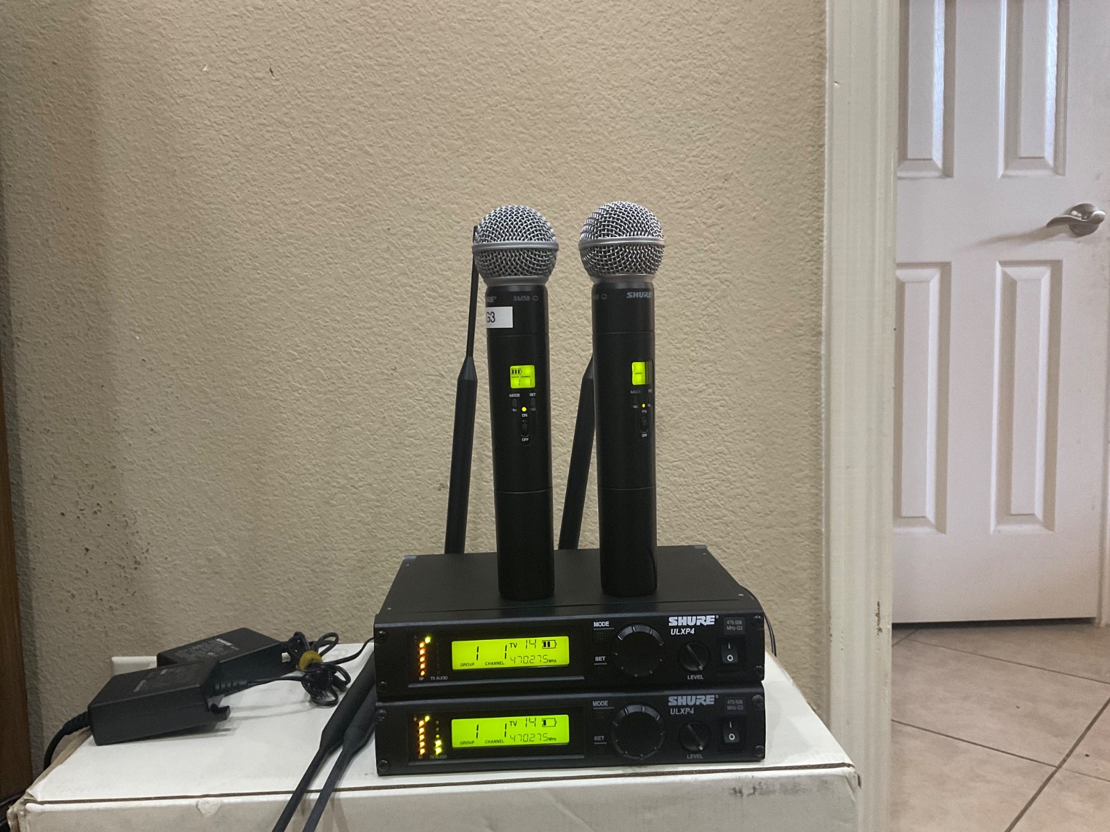 Shure ULXP4/ULX2-G3 SM58 Wireless Microphone.  470-506mhz