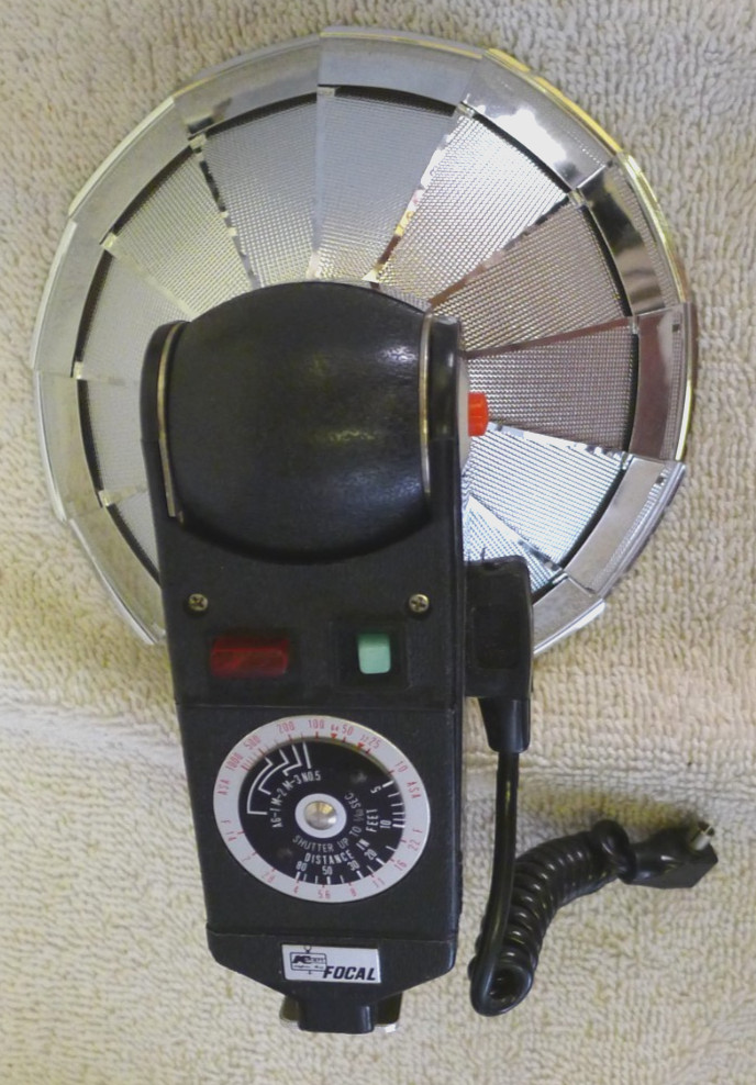 Focal K-mart Shoe Mount Camera Collapsable Fan Tilt Flash with Case & Cord