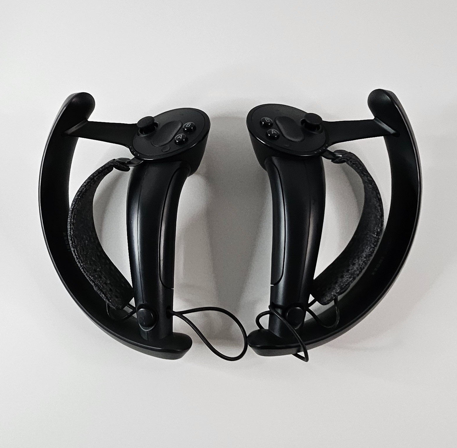 Valve Index VR Headset Full Kit w/ 2.0 Base Stations, Knuckles Controllers