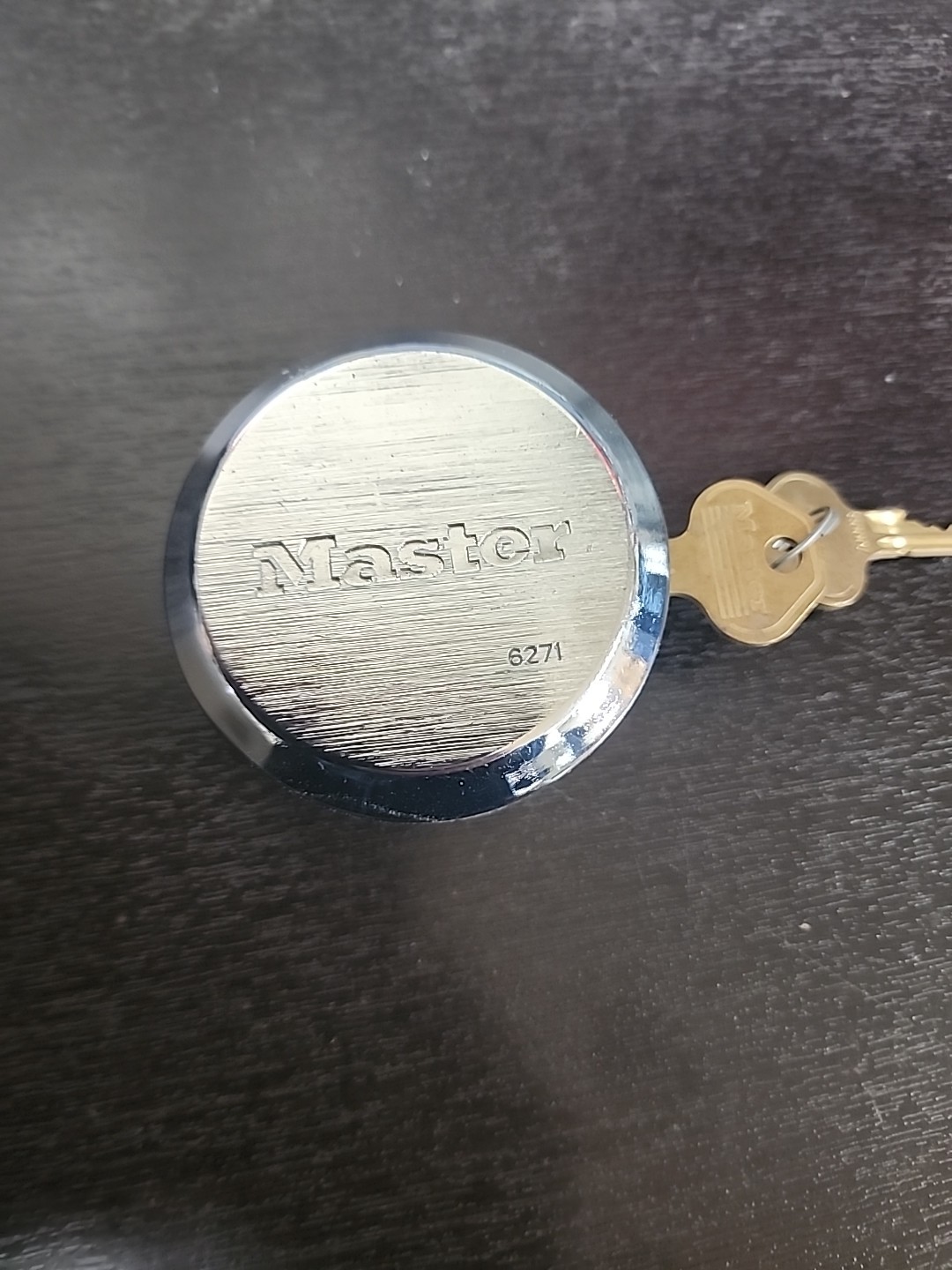 Master lock Pro Series Hockey Puck Shackleless Lock Chrome 2-7/8" 2 Keys 6271