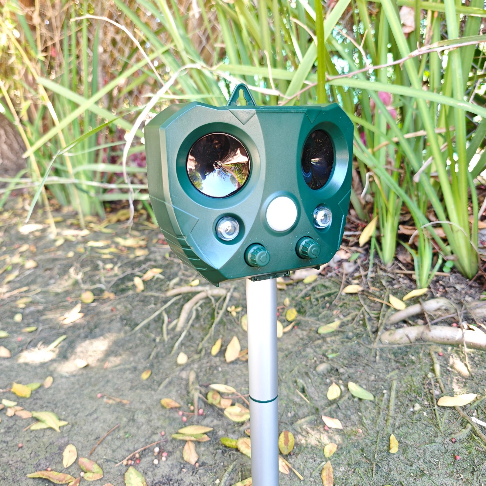 Solar Ultrasonic Power Pest Animal Repeller Outdoor Repellent Garden Cat Dog Fox