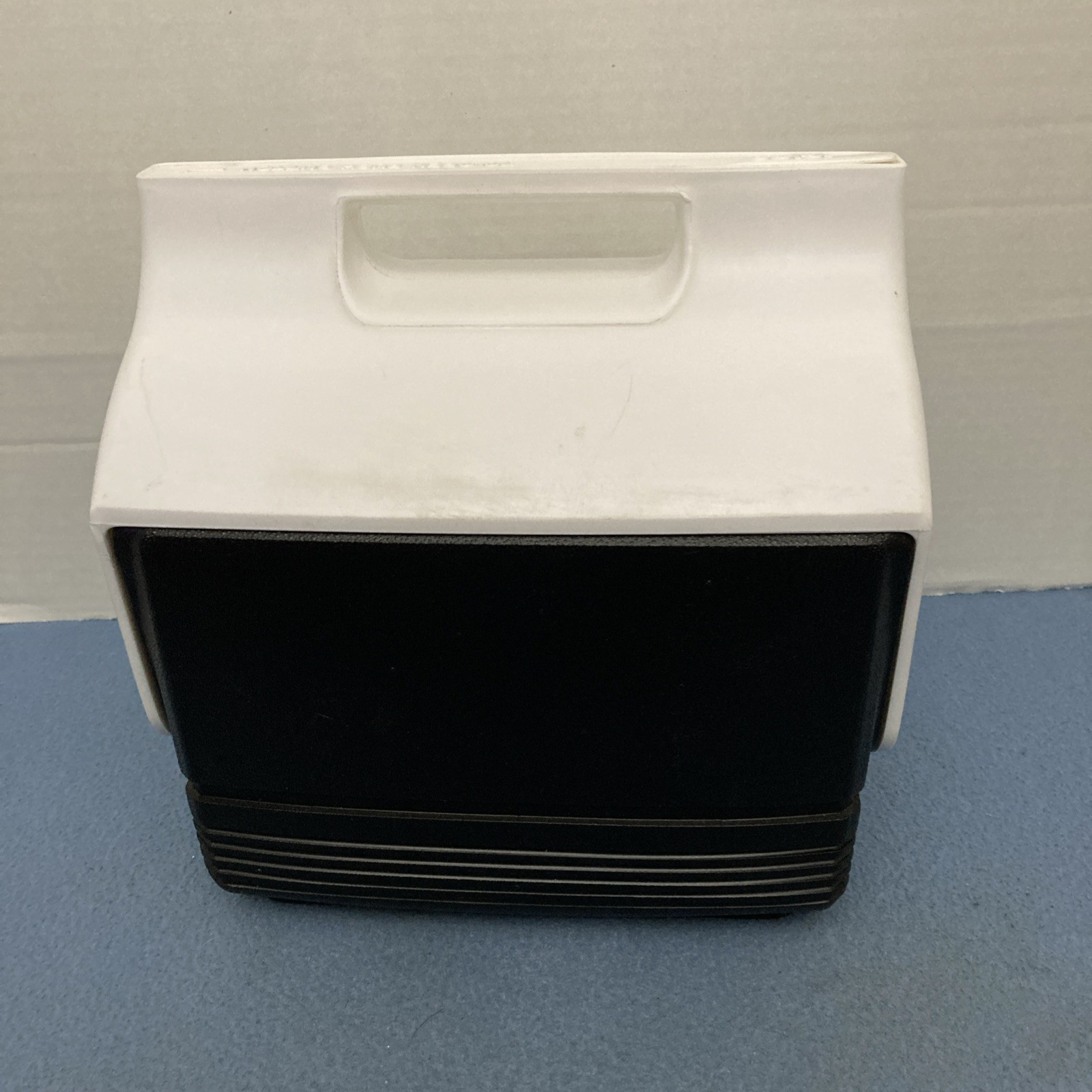 Igloo Playmate Mini Cooler 4 Quart 6 Can Black/White Push Button Lunchbox Design