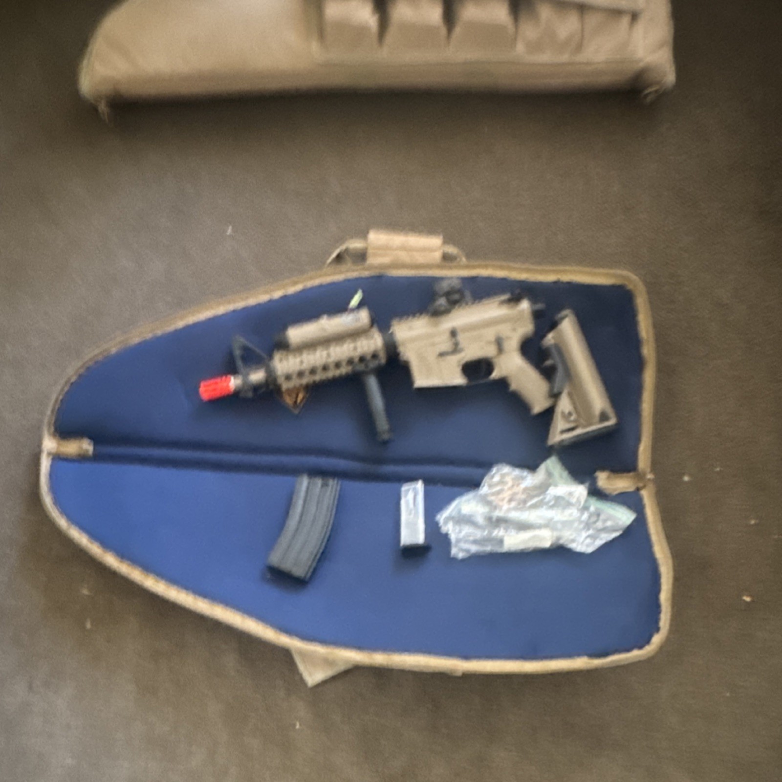 Colt M4A1 Carbine & HK G36CV Tan Airsoft Rifles, Removable Magazines, Case
