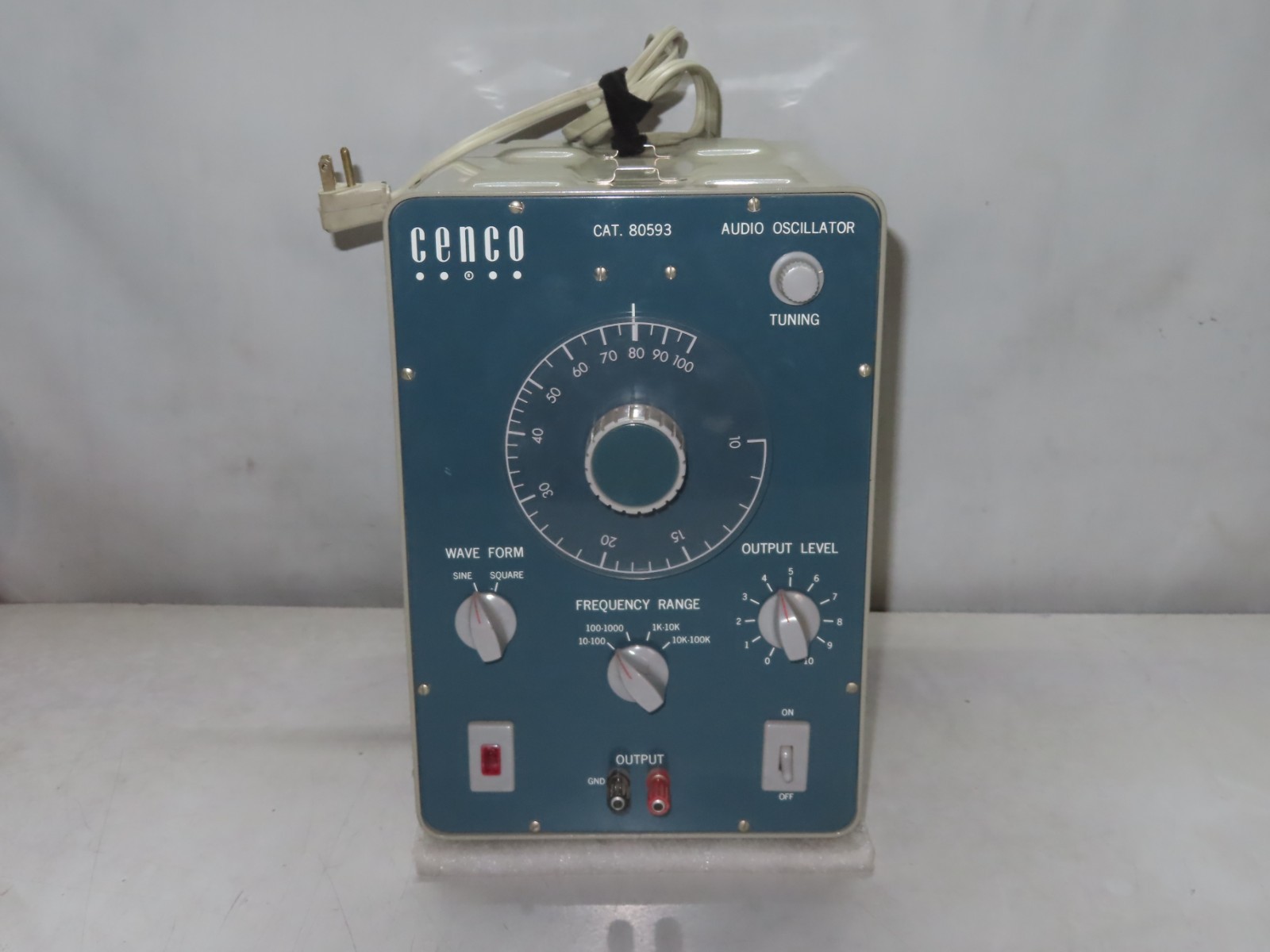 Vintage audio oscillator Cenco 80593