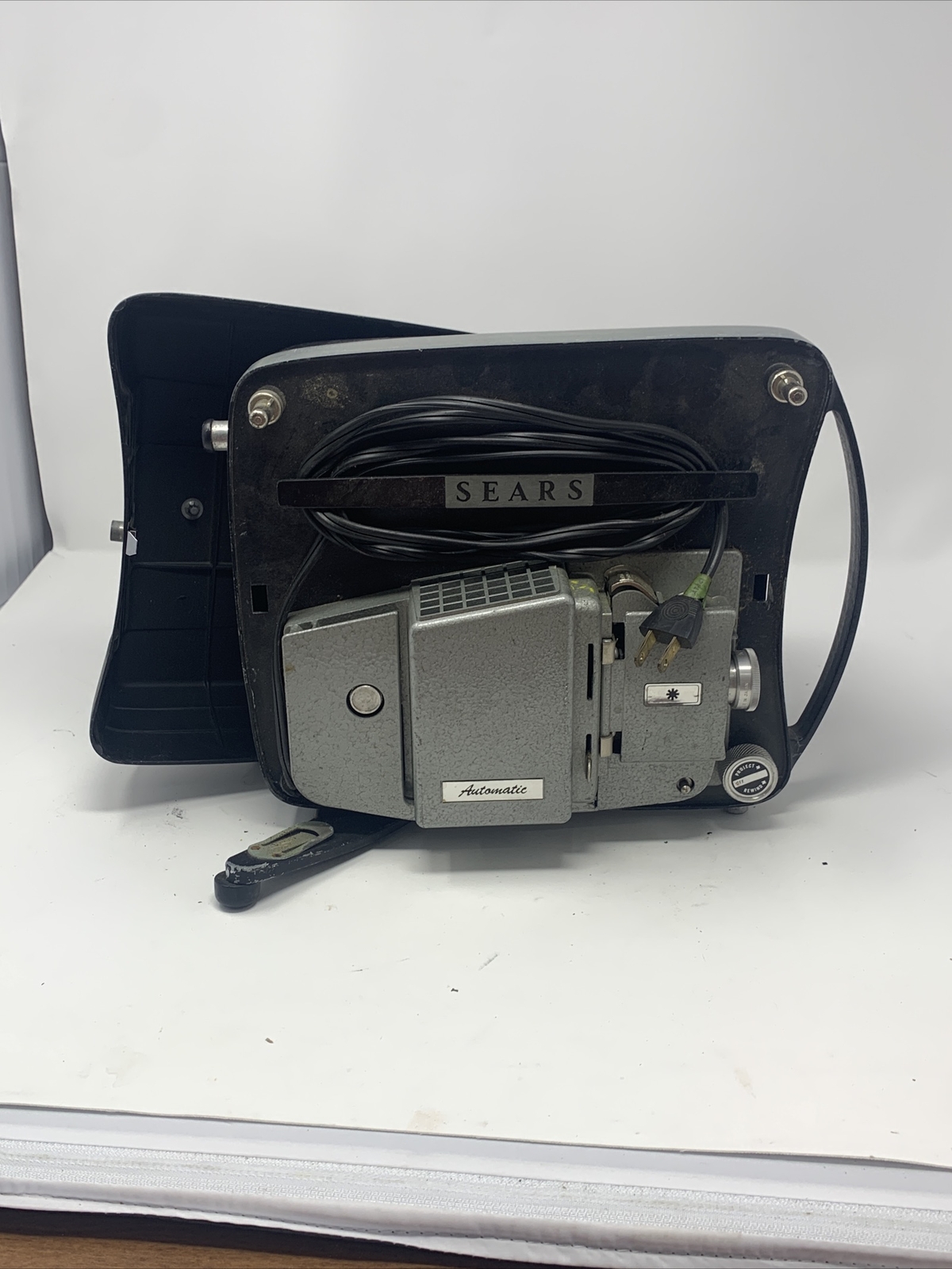 Vintage Sears Fully Automatic 8 MM Movie Projector Model # 897. 92690 - UNTESTED