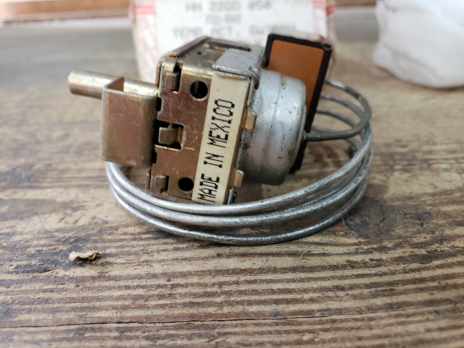 NEW CARRIER HH 22QD 050 TEMPERATURE CONTROLLER ACT. SWITCH 0-51F 34" 120/240 V