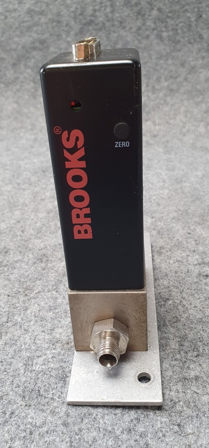BROOKS INSTRUMENT 5850S / BC1HA1AB2BA1B1 SMART MASS FLOW