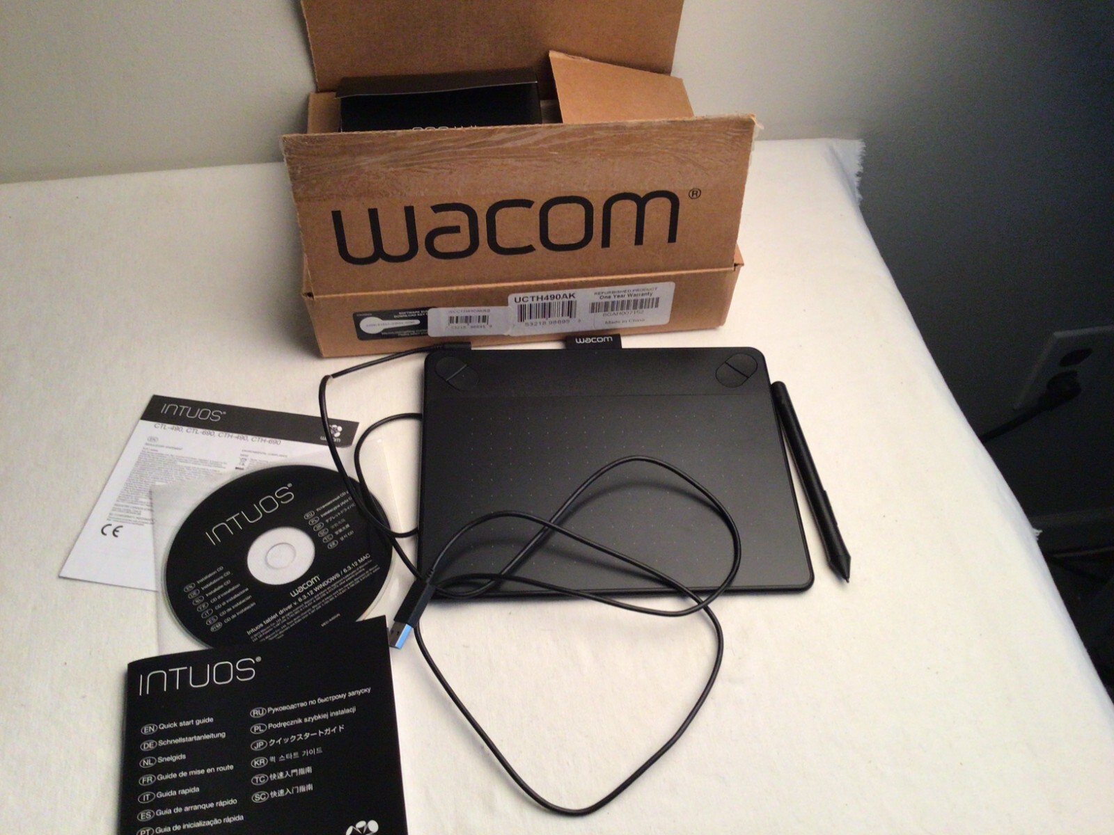 Wacom Black Small Intuos Art Pen and Touch Tablet CTH490AK