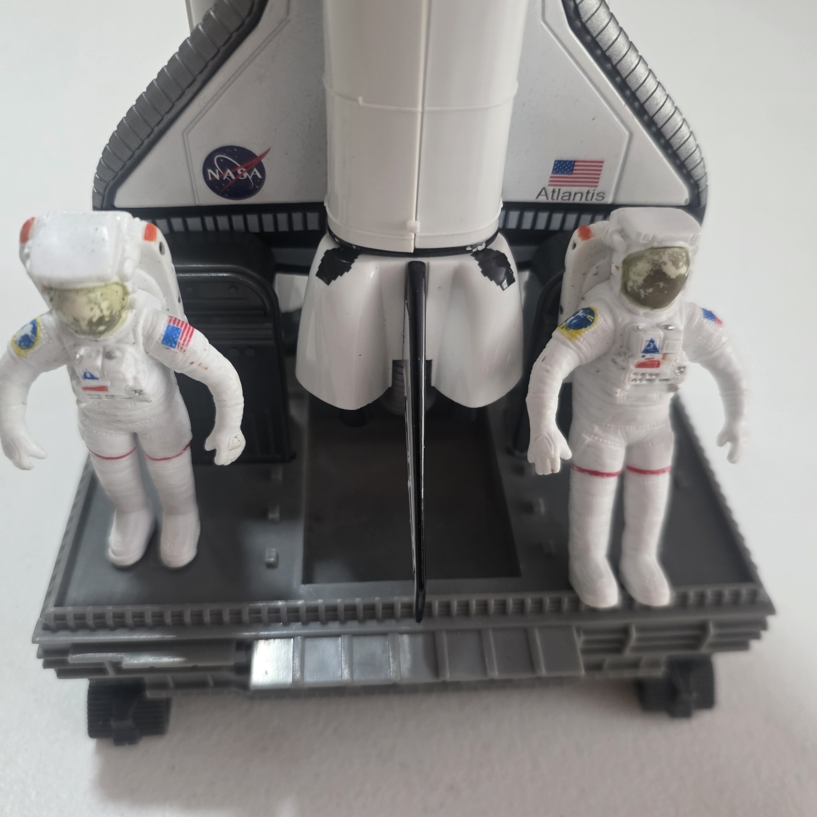 NASA Space Shuttle Model Rocket Model Atlantis with space men