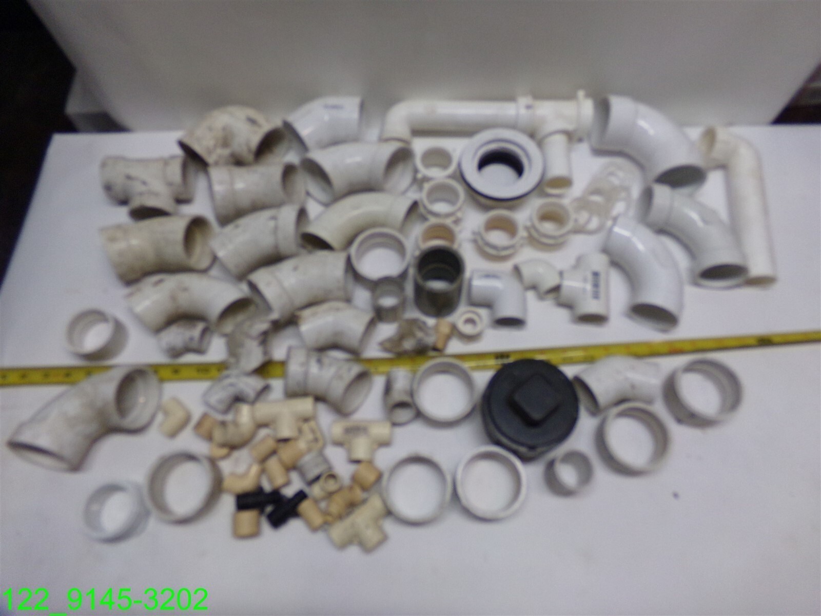 QTY=67: MIXED LOT OF PVC/ CPVC PIPE FITTINGS UP TO 2", ELBOWS, TEES, COUPLERS