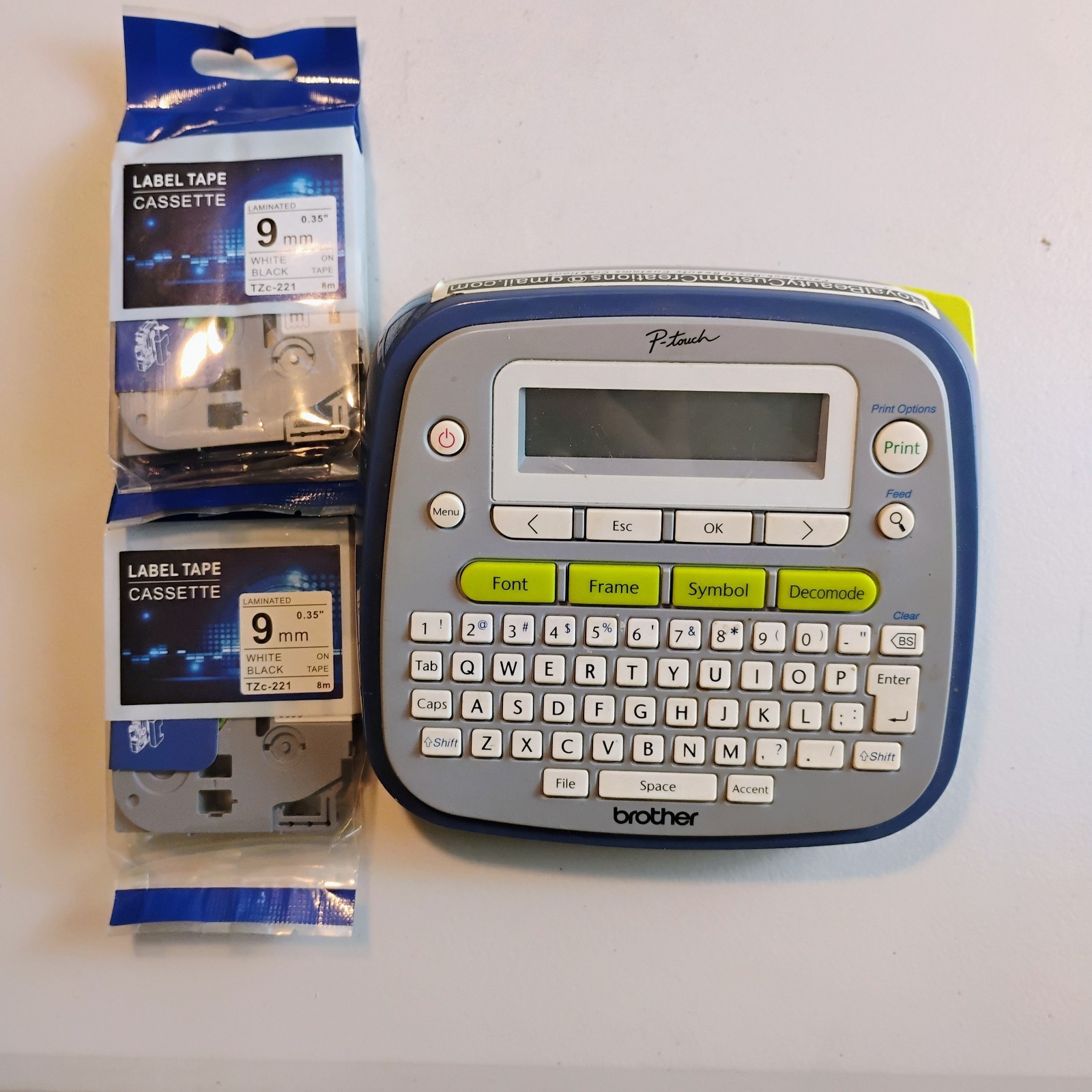 Brother P-touch Model PT-D200 Label Maker Battery Operated 2 Label Packs