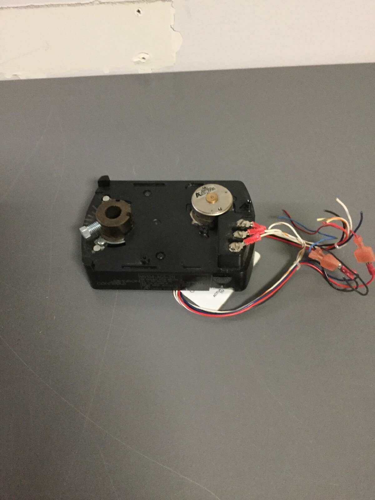 NEW, JOHNSON CONTROLS M9104-AGS-2N, ELECTRIC MOTOR ACTUATOR, MISSING DPT, (5E-2)