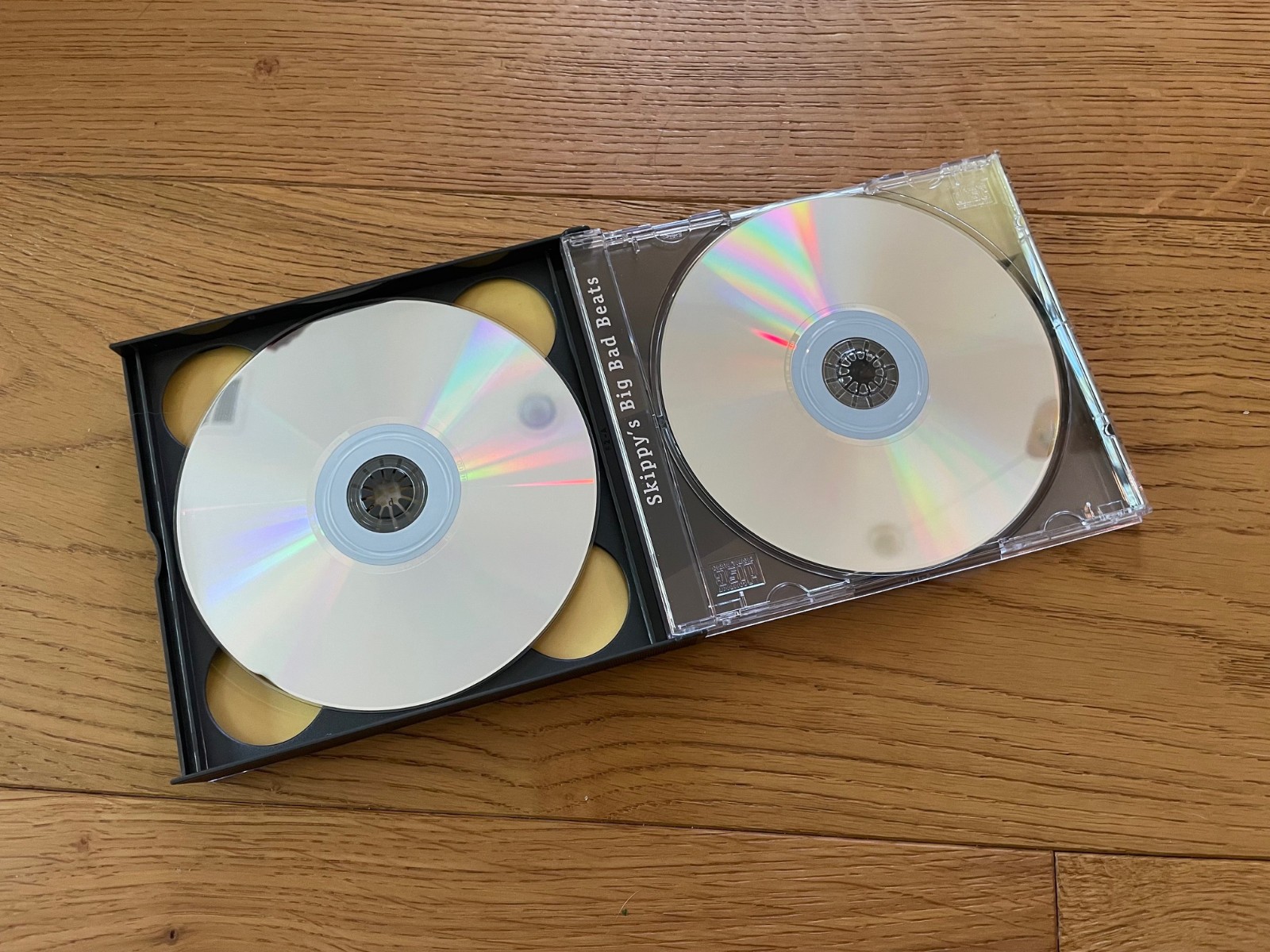 Ilio / Skippy’s Big Bad Beats / 4-CD Sampler Box Set / 2000/UK **MINT**