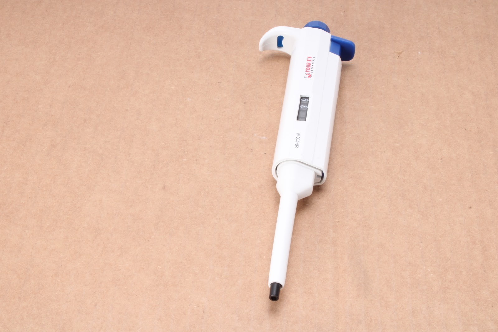 Four E's 20-200uL Adjustable Volume Micropipette