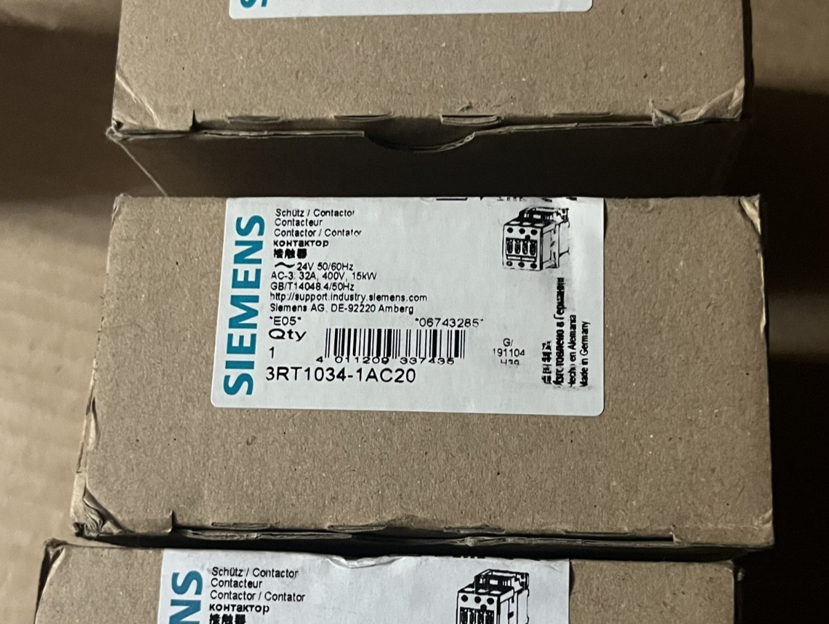 New Siemens  3RT1034-1AC20 Contactor   in BOX