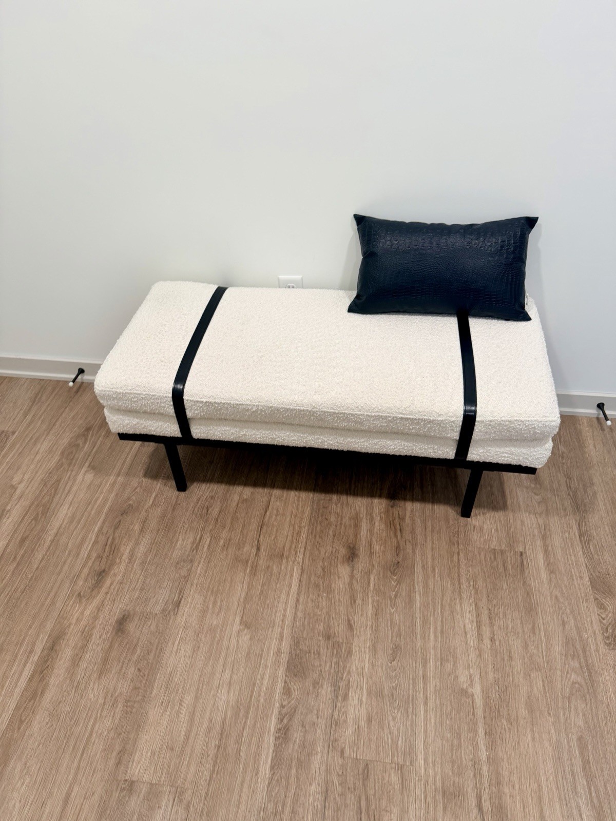 Entryway bench