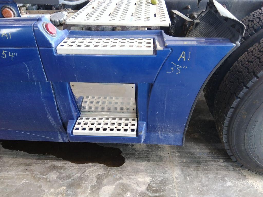 For 2013 VOLVO VNL SIDE FAIRING Left ,  MN
