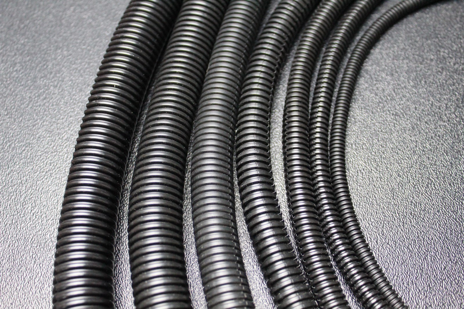 5 FT 3/8 INCH BLACK SPLIT LOOM TUBING CONDUIT POLYETHYLENE WIRE SLT38