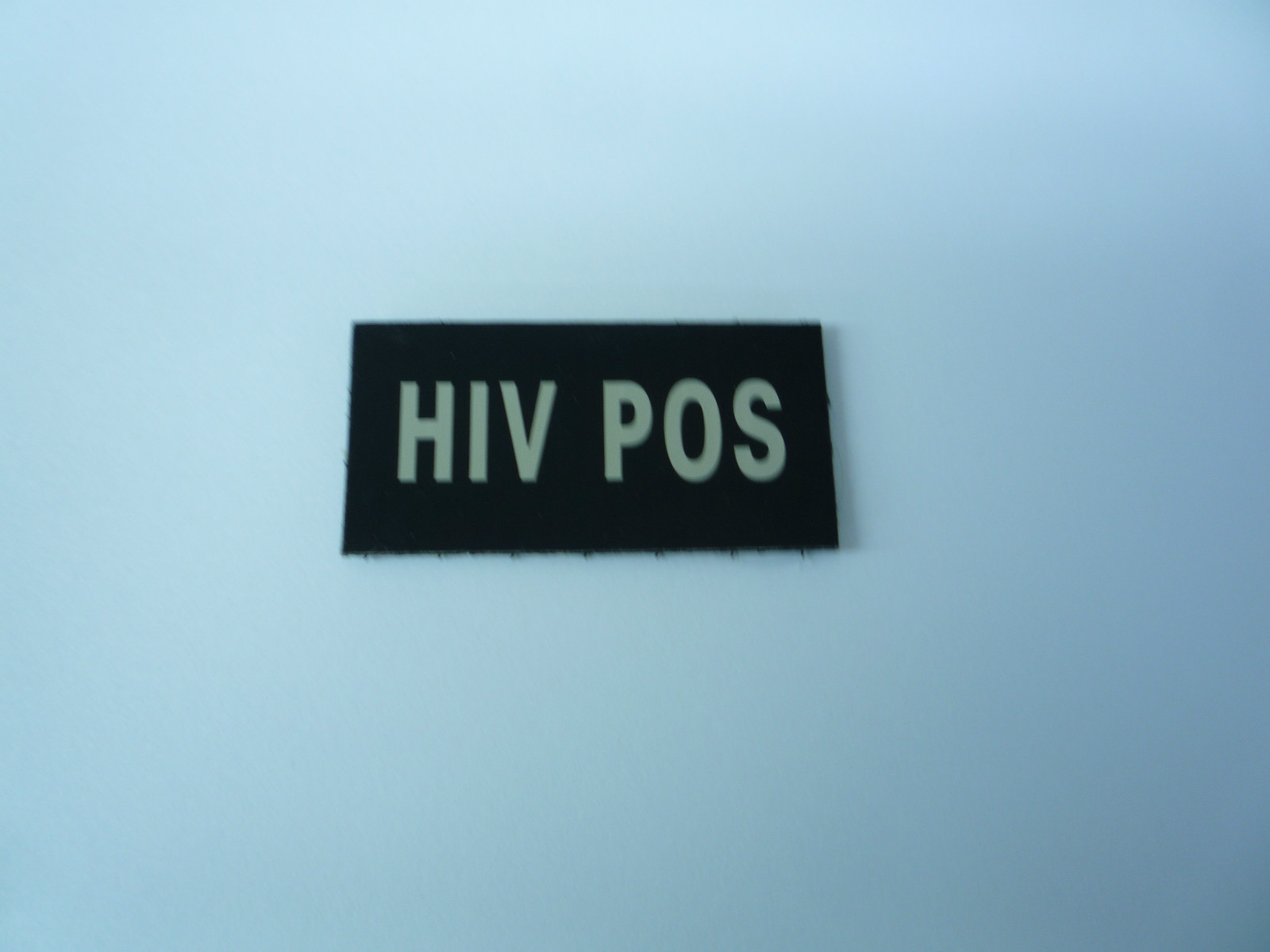 HIV POS ALLERT PATCH DESERT TAN ON IR 2"X1" REJECT#975 W/VELCRO® BRAND FASTENER