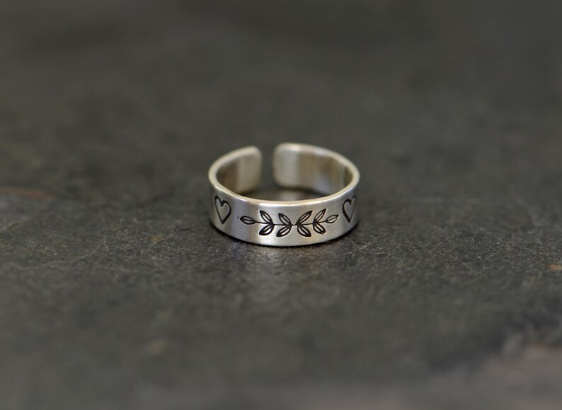 Sterling silver toe ring with hand stamped pattern - handmade