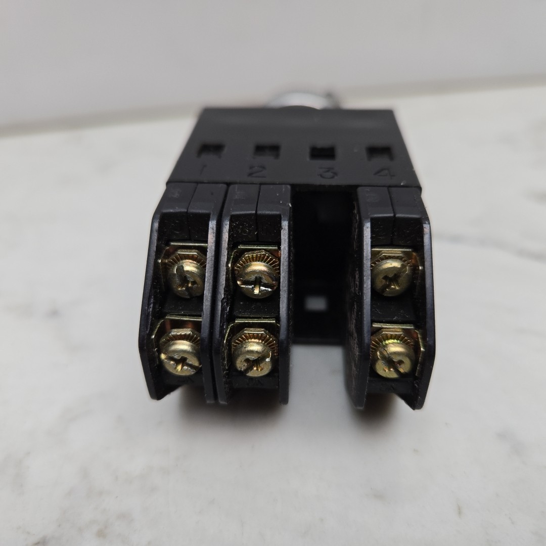 4 Pack Micro Switch PWSBM101 Selector Switch w/ PWCM and PWCE Contact Blocks