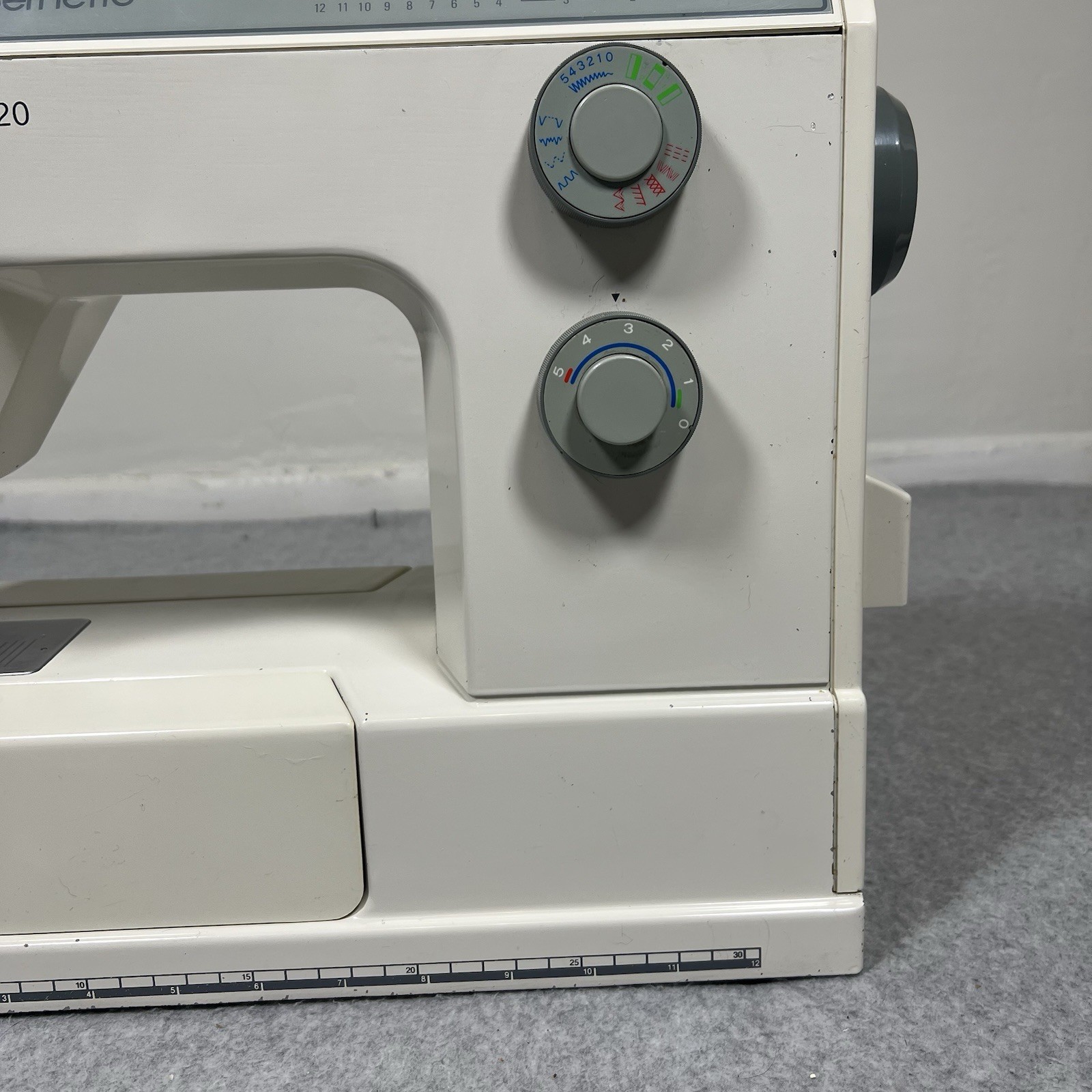 BERNETTE 720 Sewing Machine Heavy Duty 200 B W/ Cover READ