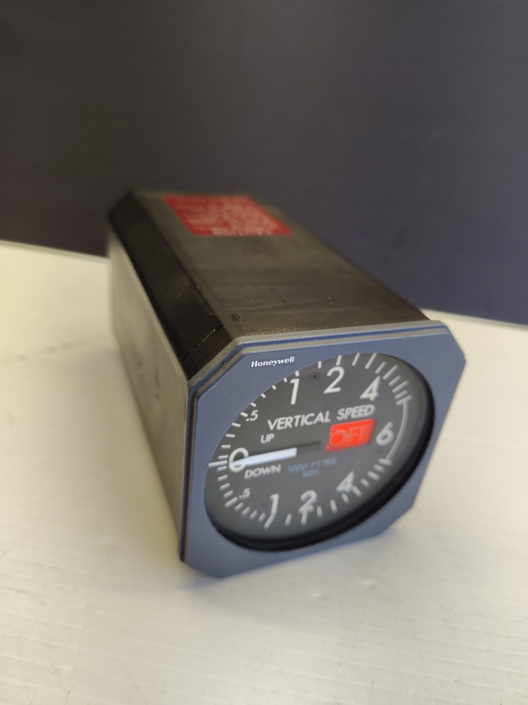 Honeywell 4013013-907 Vertical Speed Indicator
