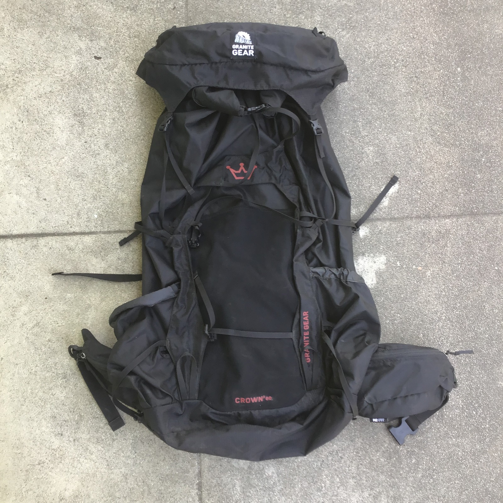 Granite Gear Crown2 60 Black Red Ultralight Hip Belt Hiking Travel Back Panel