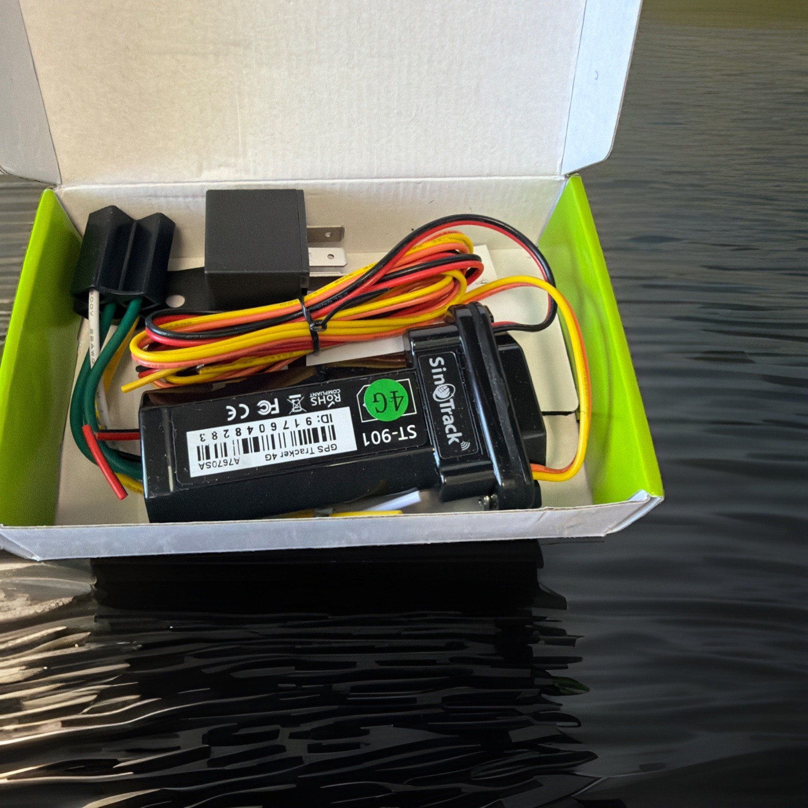 Sinotrack ST-901 4G LTE - Easy Install Car's Battery GPS Tracker Kill Switch