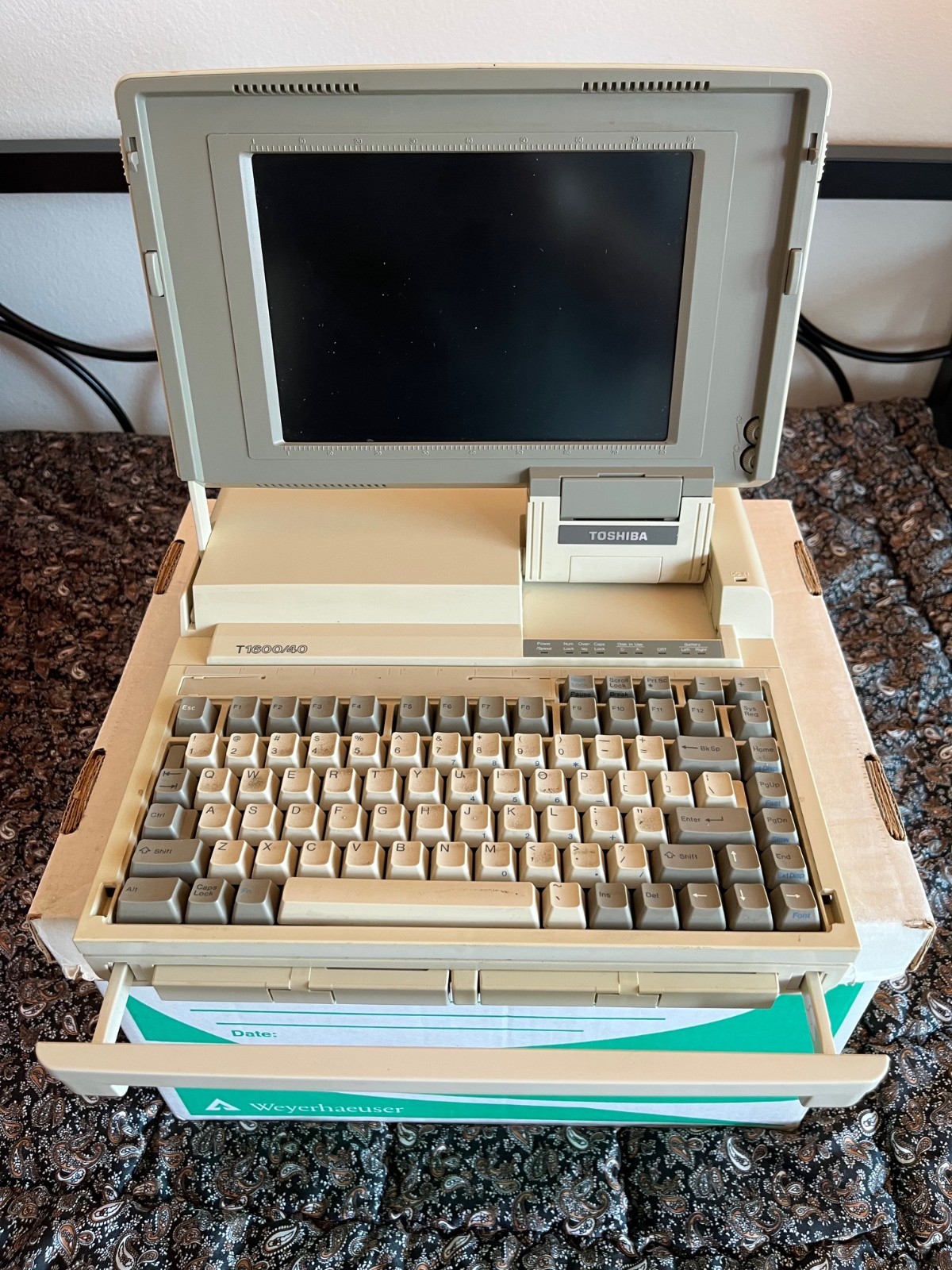 Vintage Toshiba T1600 Laptop PA8011U - For Parts