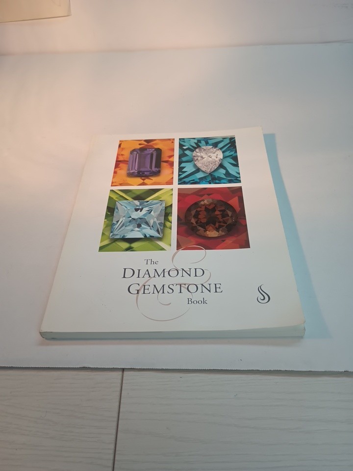 (1) PO Vintage STULLER 2006 "THE DIAMOND & GEMSTONE BOOK"  Catalog Book.