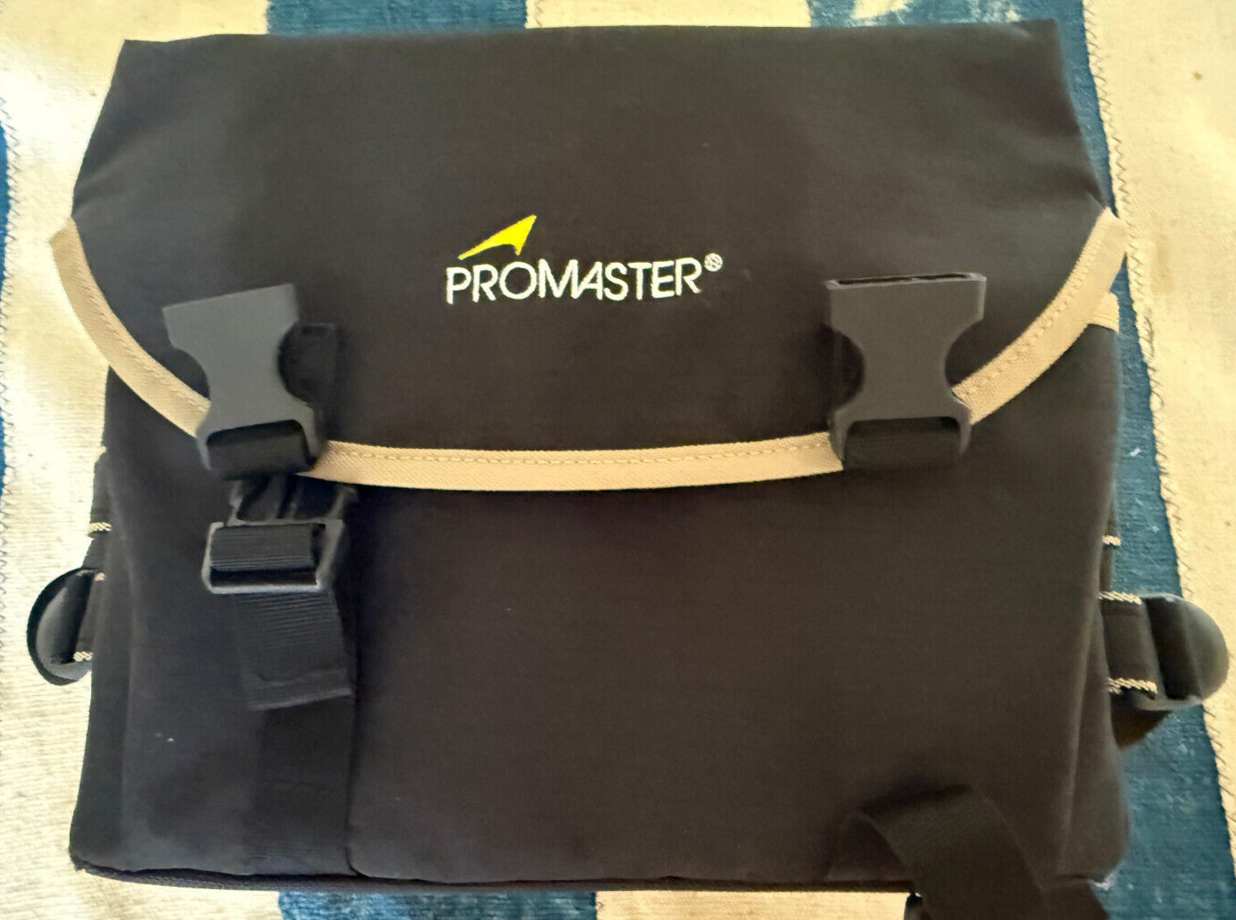 PROMASTER  PADDED CAMERA BAG  13"x"8x"8.5" BARELY USED