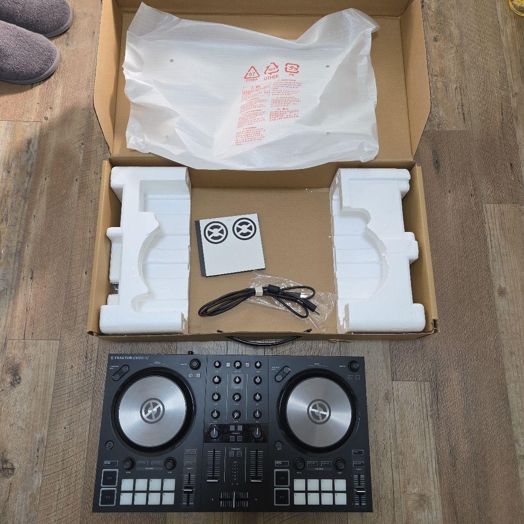 Native Instruments Traktor Kontrol S2 Mk3 DJ Controller #0001