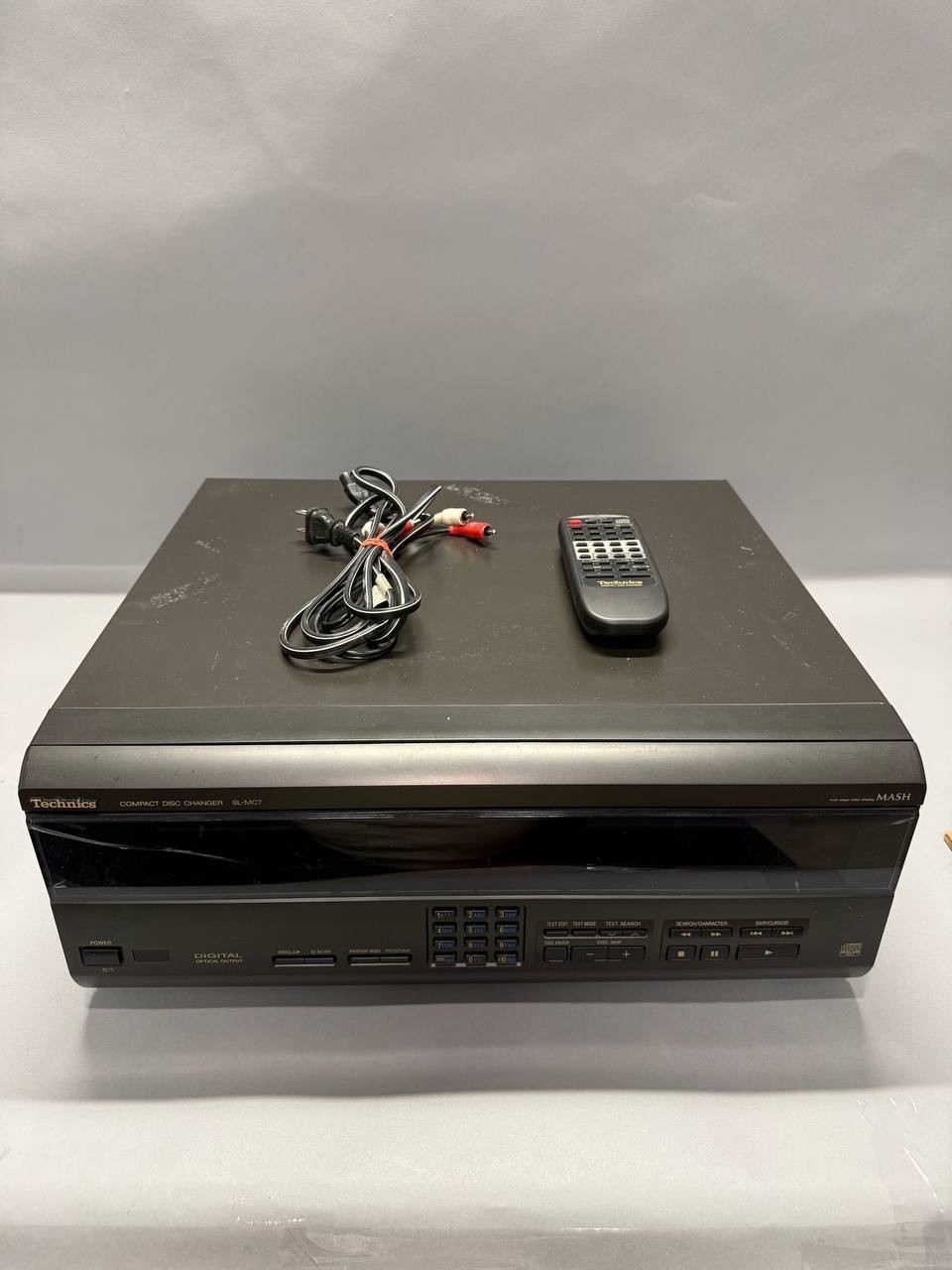 Technics SL-MC7 Compact Disc CD Changer Player w/ Remote – Works – Broken Corner