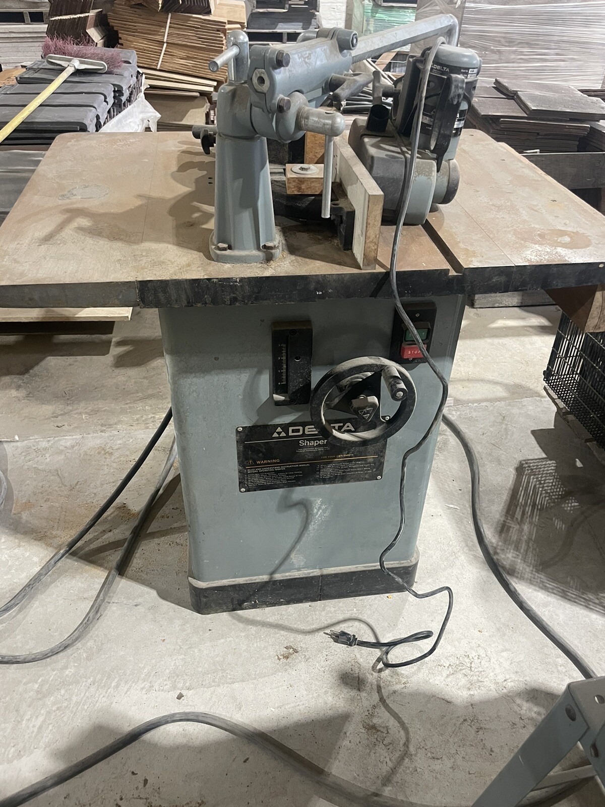 Delta Wood Shaper With Delta Versa Feeder Router Model 43-372