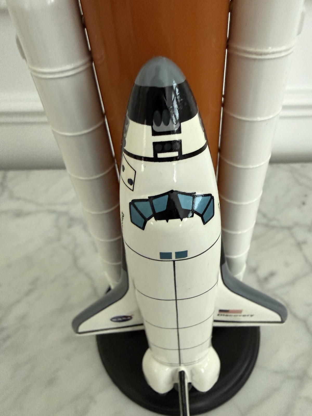 NASA Space Shuttle Discovery Desk Top Display Model Scale 1:200 Boeing Statue