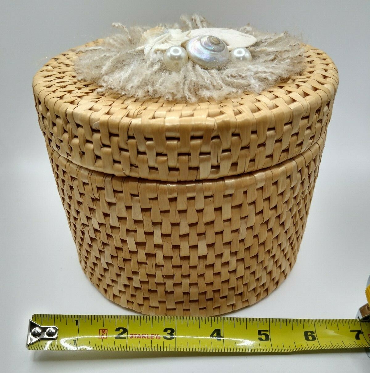 Woven Round Basket with lid and Sand dollar Periwinkle shell Beads Yarn