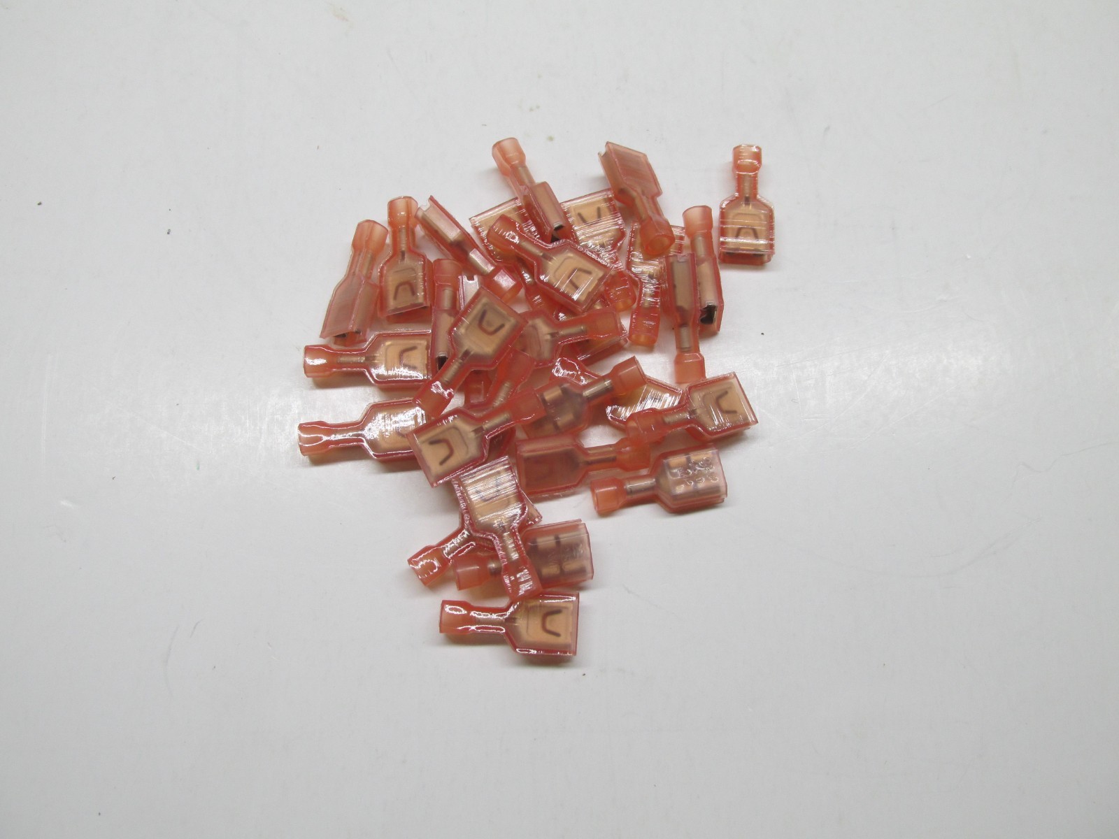 Lot Of 30 TE AMP 2-520184-2 Crimp Receptacle 18-22AWG Insulated 600V Nylon Tin