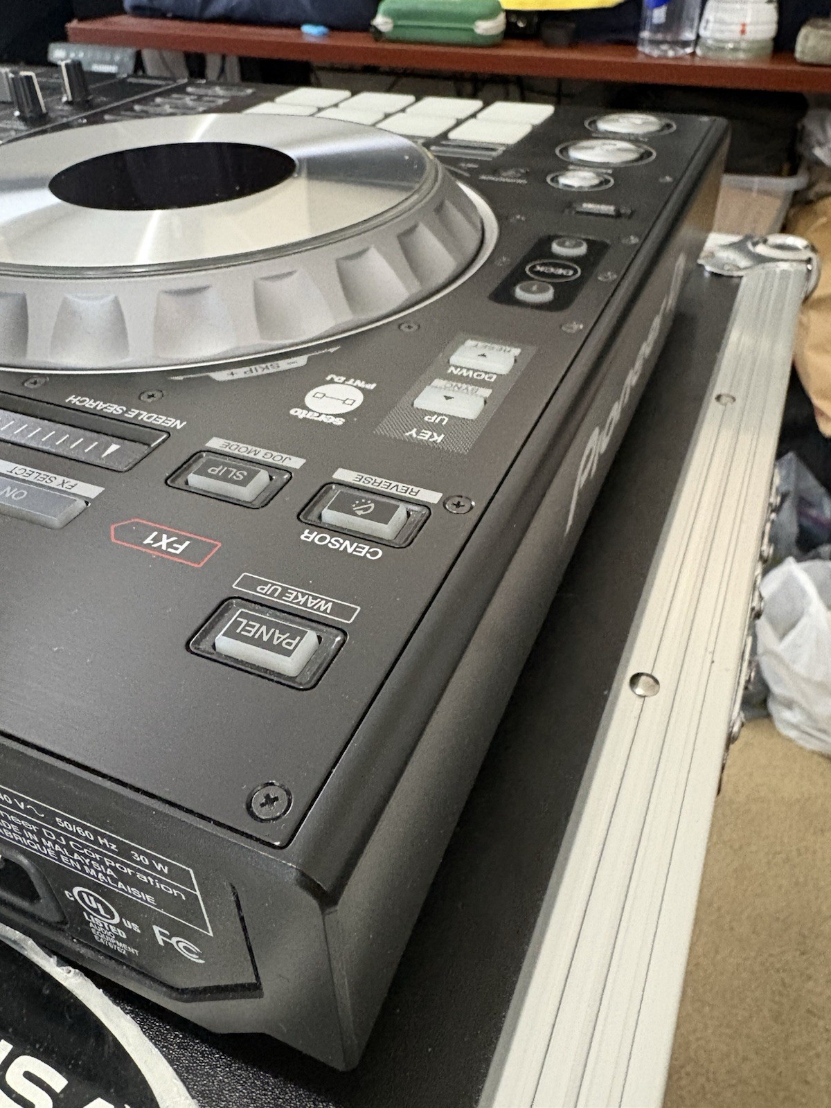 Pioneer DJ DDJ-SZ2 Pro DJ Controller w/ Odyssey Flight Case Bundle-Excellent