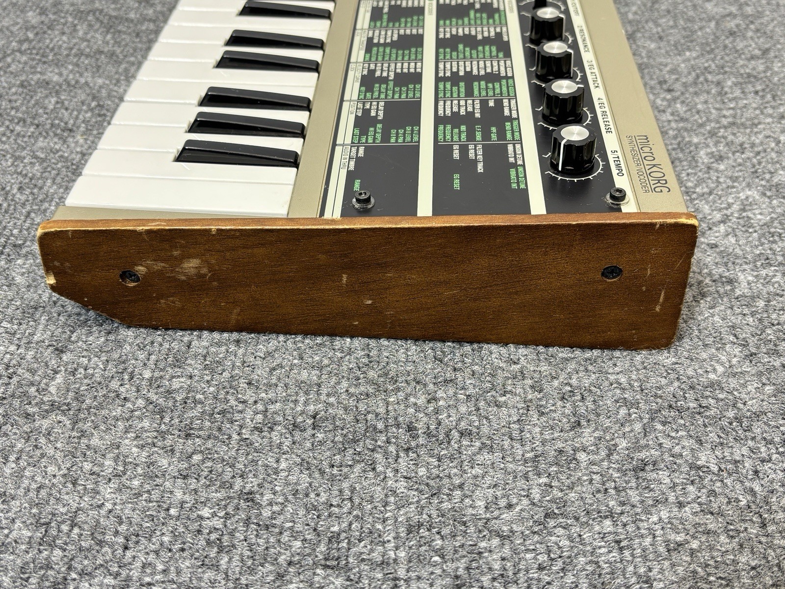 Korg Micro - KORG Compact Analog Synthesizer and Vocoder