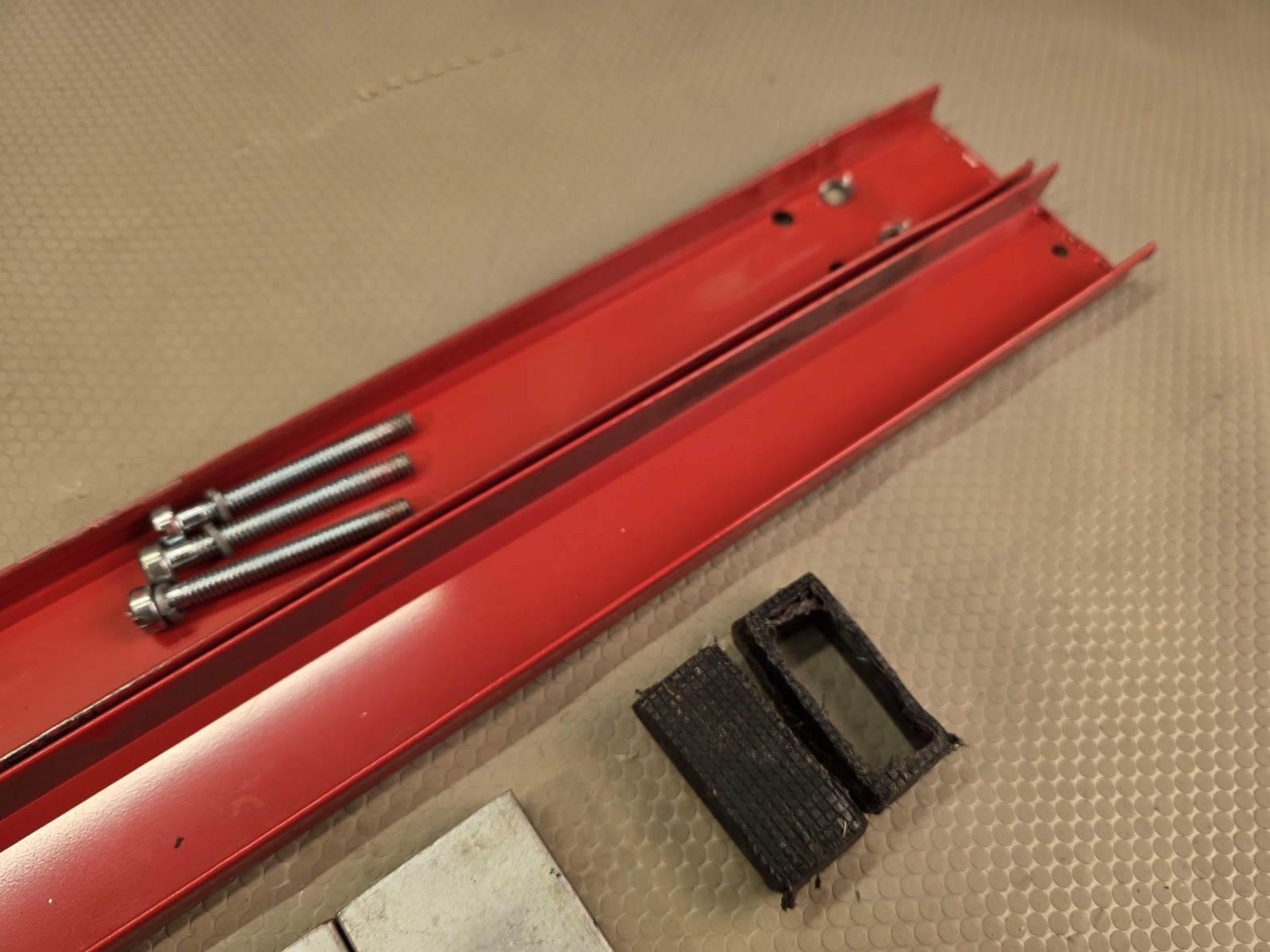 Snap-on Vintage KR-402A Tool Box Handle Roll Cab Handle Red Original End Caps