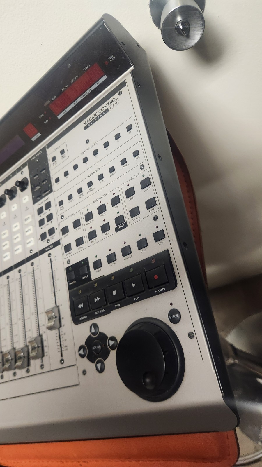 MCU Mackie Control Universal Pro DAW MIDI Control Surface Interface Motor Faders