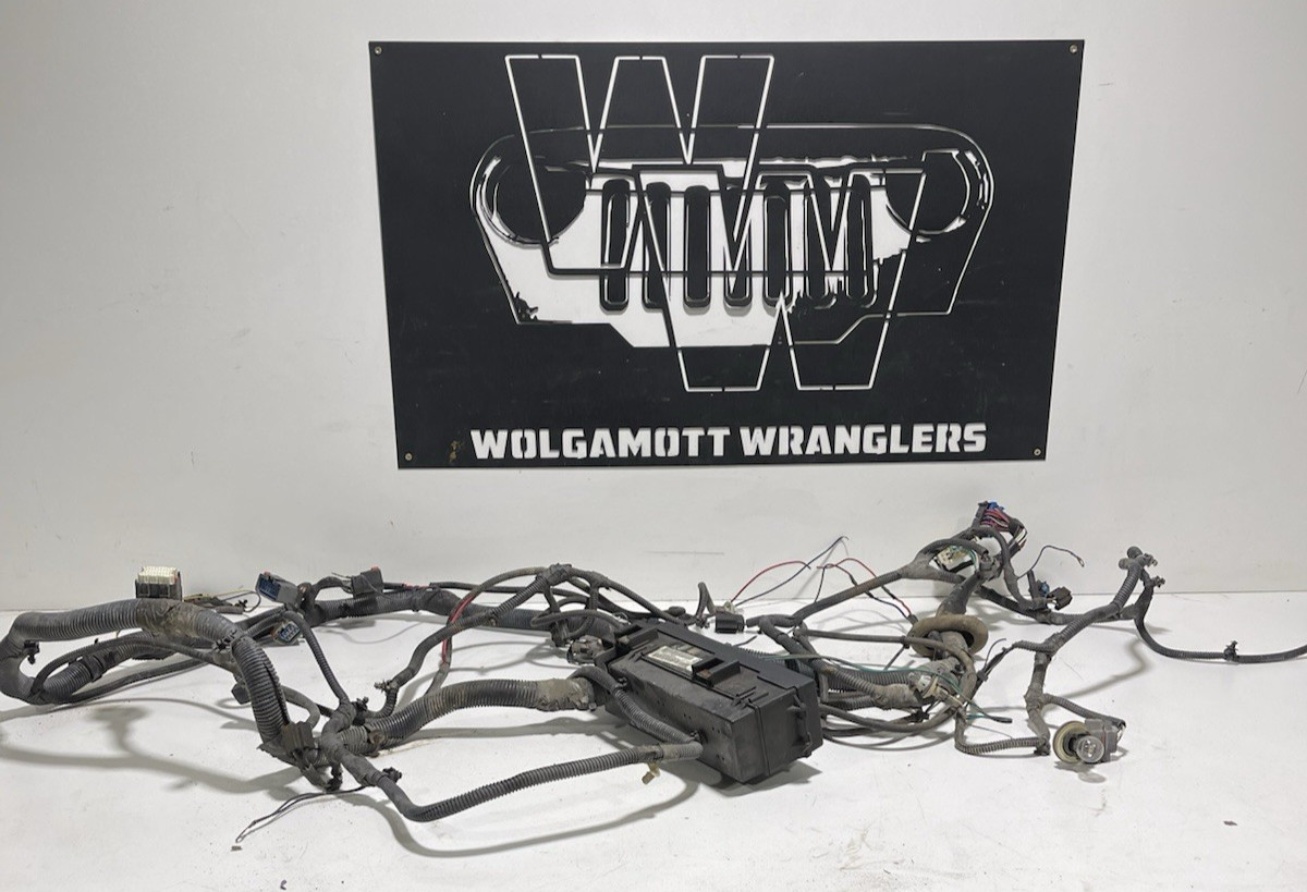 05 Jeep LJ Wrangler 4.0 Auto Engine Under Hood Fusebox Wire Harness 56051476AB