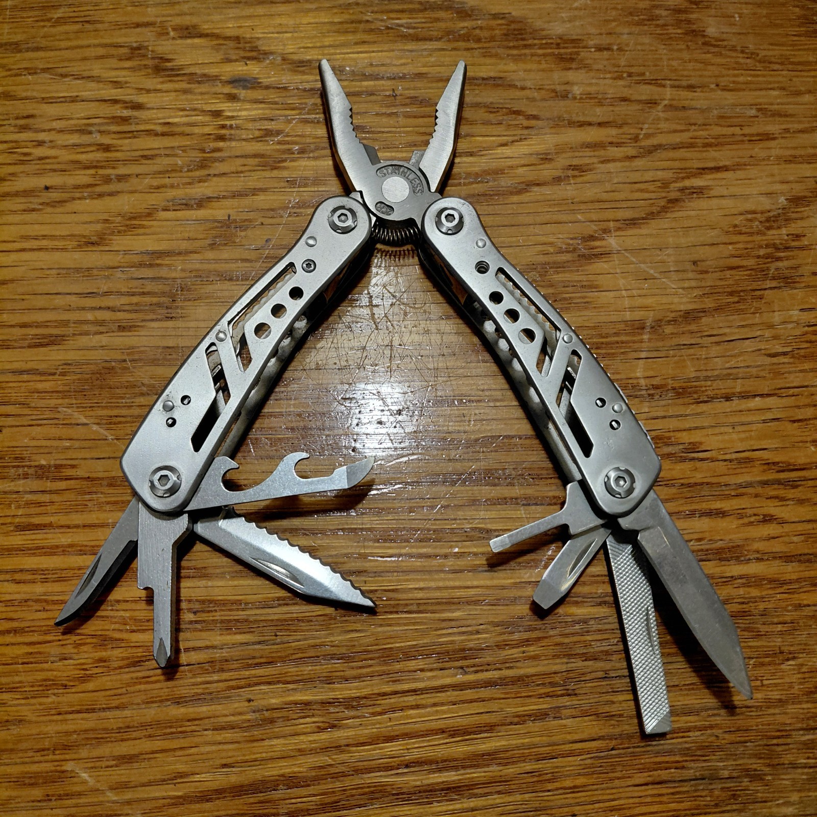 Stainless Steel Multitool / Multi Tool ~ Brand: Wuwrll