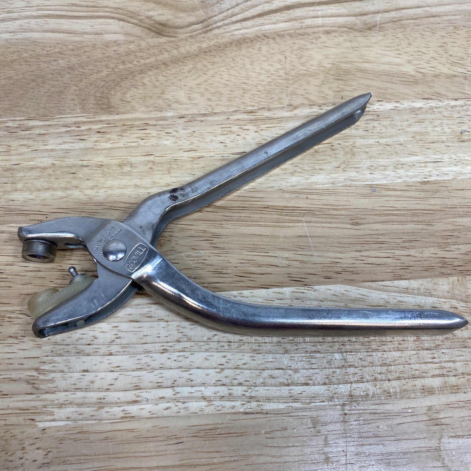 Scovill Ear Tag Pliers Dual Punch Sheep Hog Cattle Livestock Farm Tool 7½"