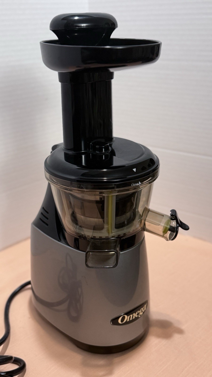 Omega Juicer VRT400 Vertical Masticating HD Juicer with Tap, Silver